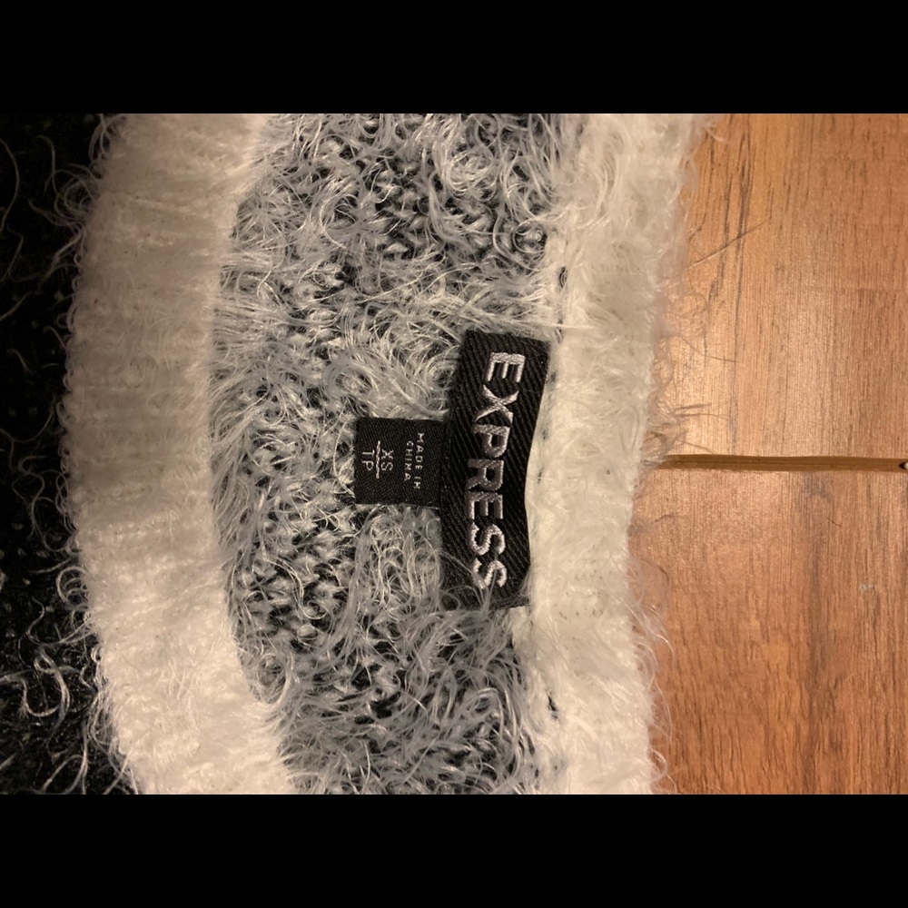 Express sweater - Picture 2 of 2